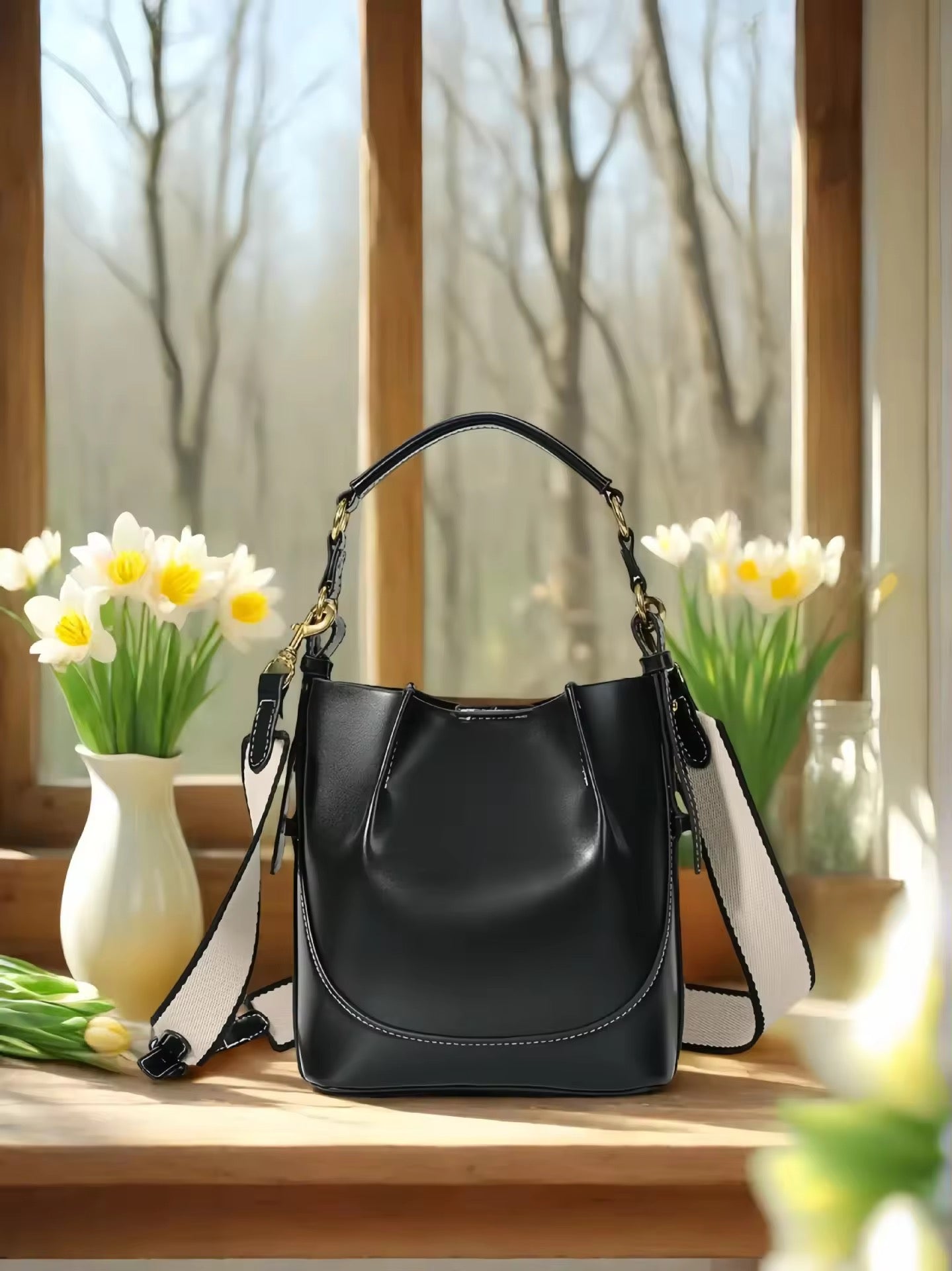 LUNA BUCKET BAG
