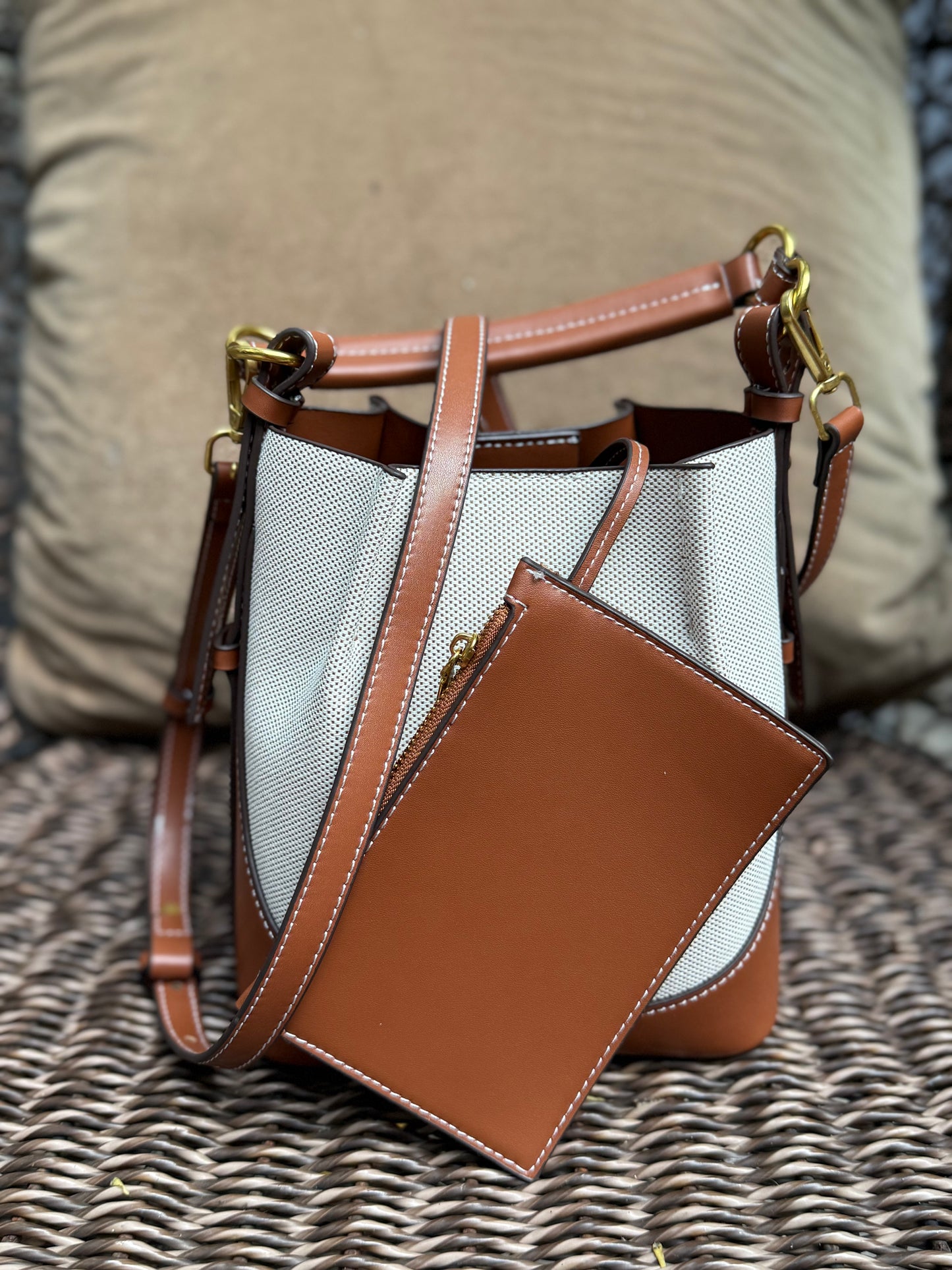 LUNA BUCKET BAG
