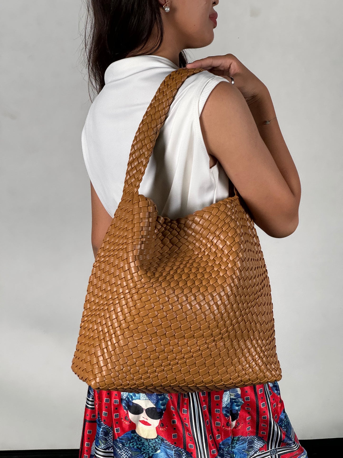 BROWN LARGE BINDLE BAG