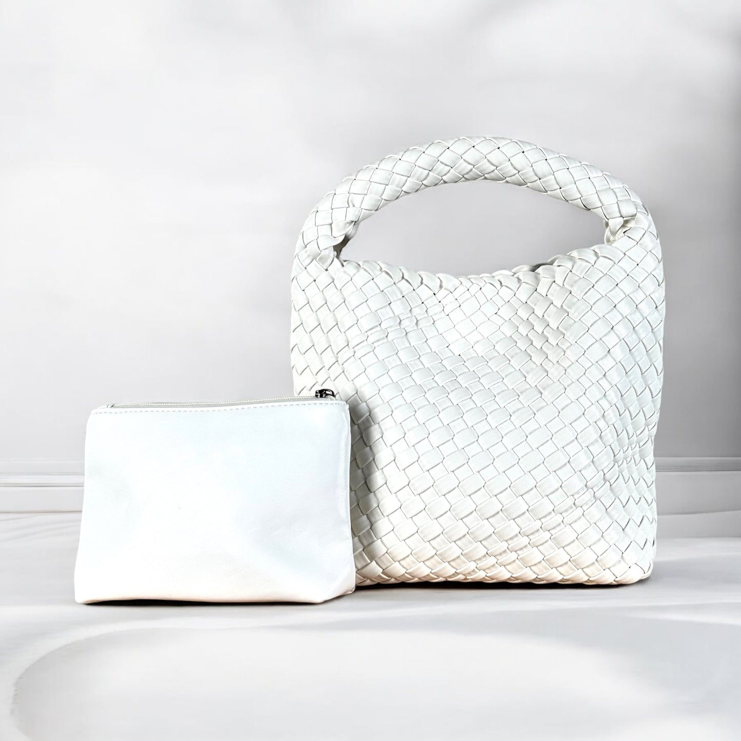 WHITE MIDI BINDLE BAG