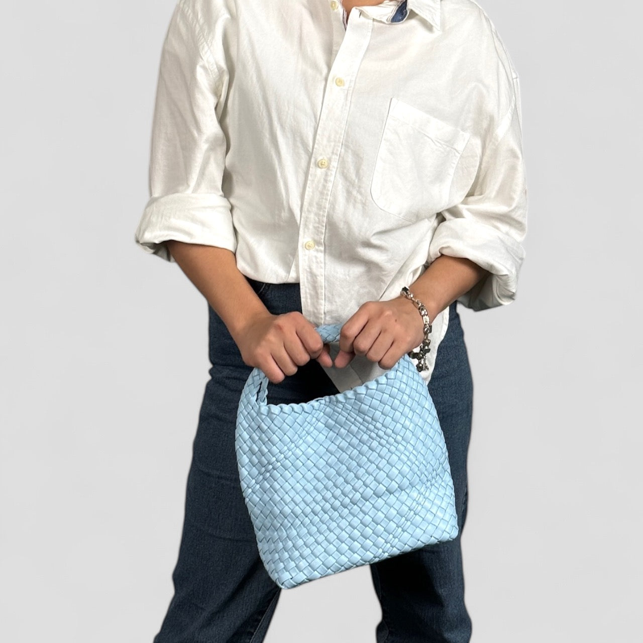 LIGHT BLUE MIDI BINDLE BAG