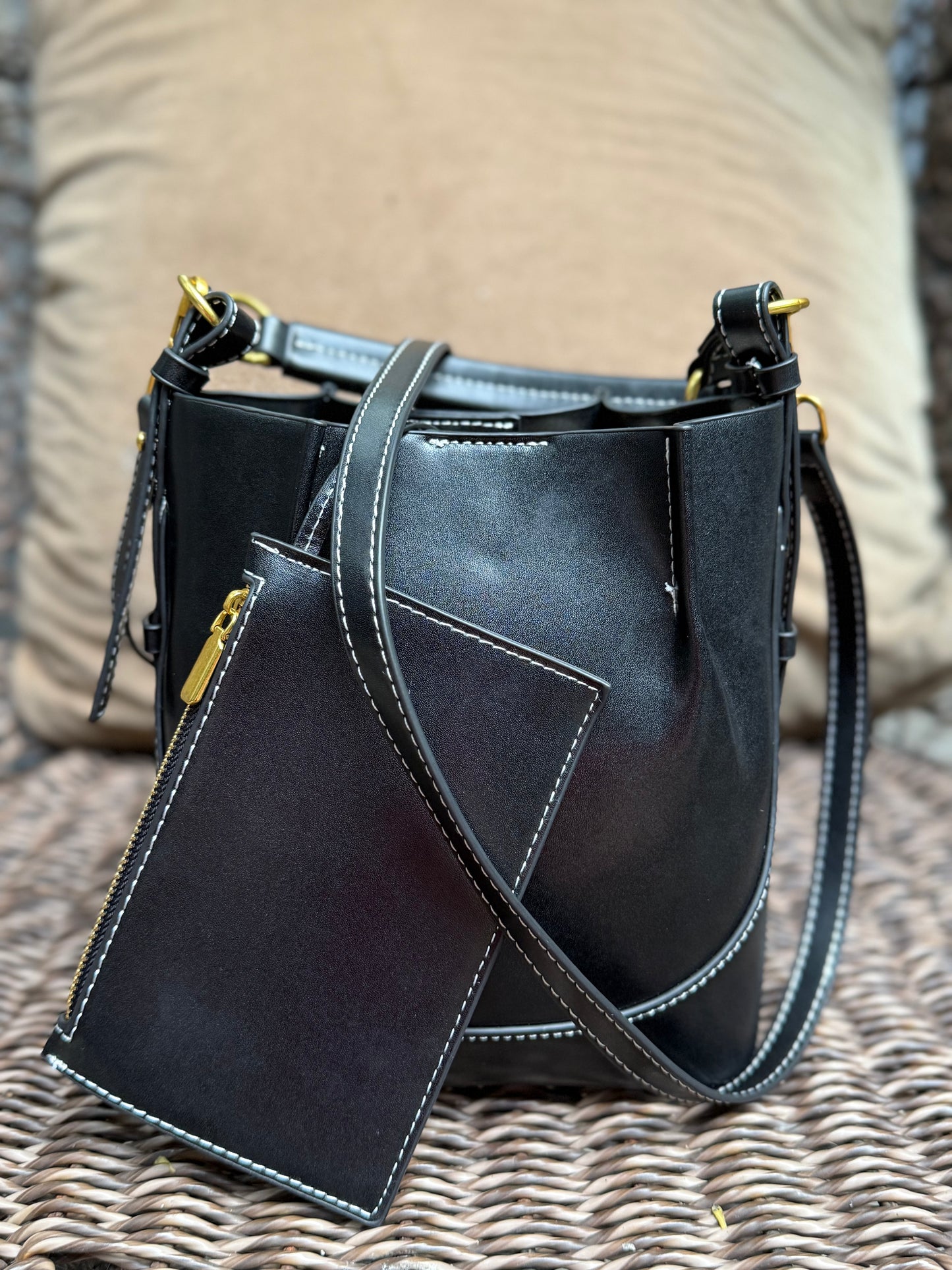 LUNA BUCKET BAG